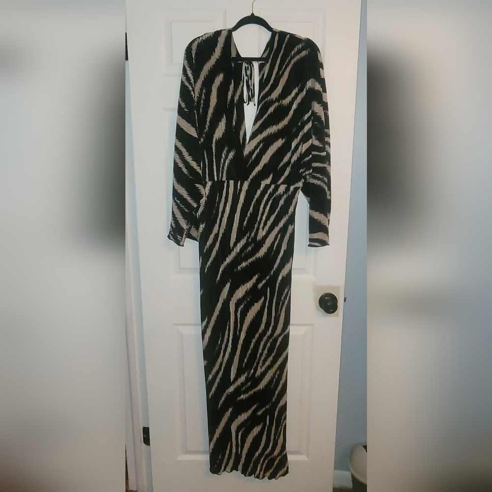 Fashion Nova Black and Tan Sheath Dress with V-Neck